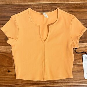ALO Ribbed Cropped Savvy Short Sleeve, golden orange, size medium